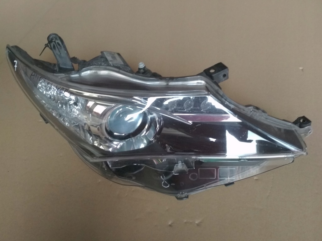 LAMPA PRAWY PRZÓD TOYOTA AURIS II XENON LED 12 15r 7558687507