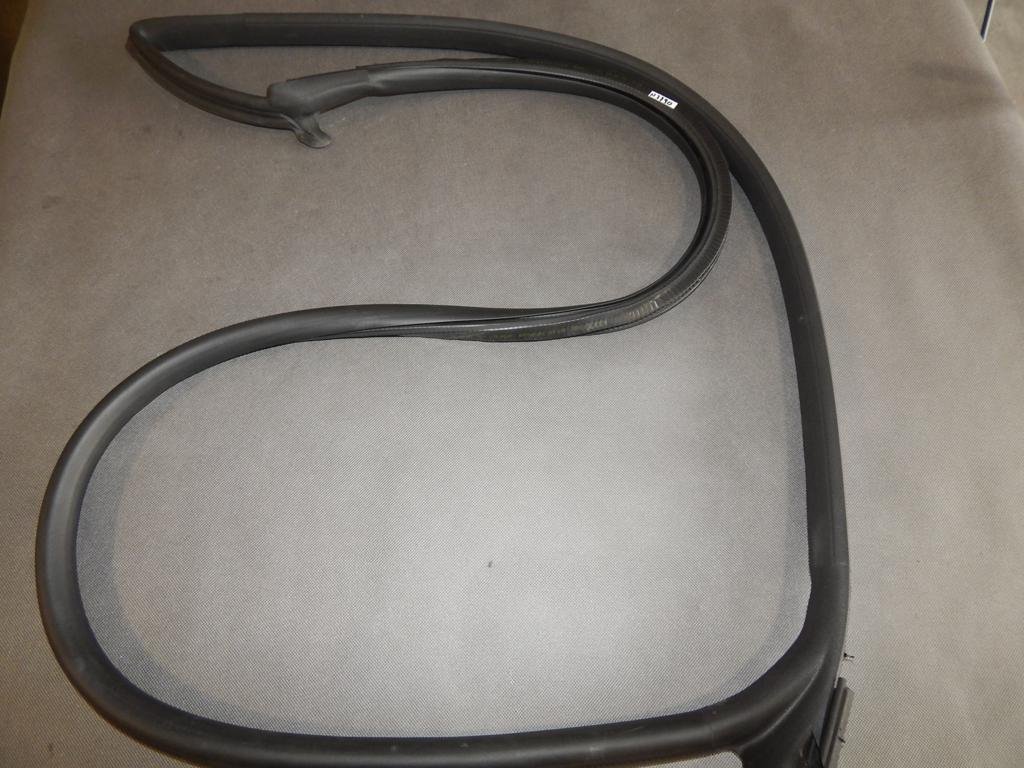 AUDI TT 8S USZCZELKA DRZWI 8S7831707