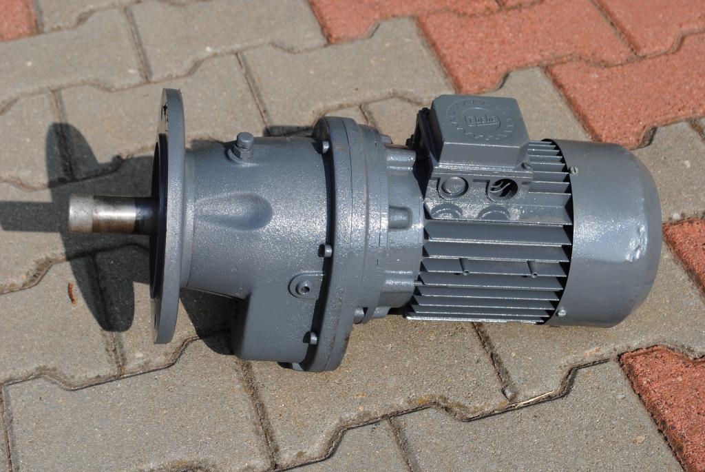 Motoreduktor kołnierzowy 0.75kw. 62obr./min. Kod producenta 435435352