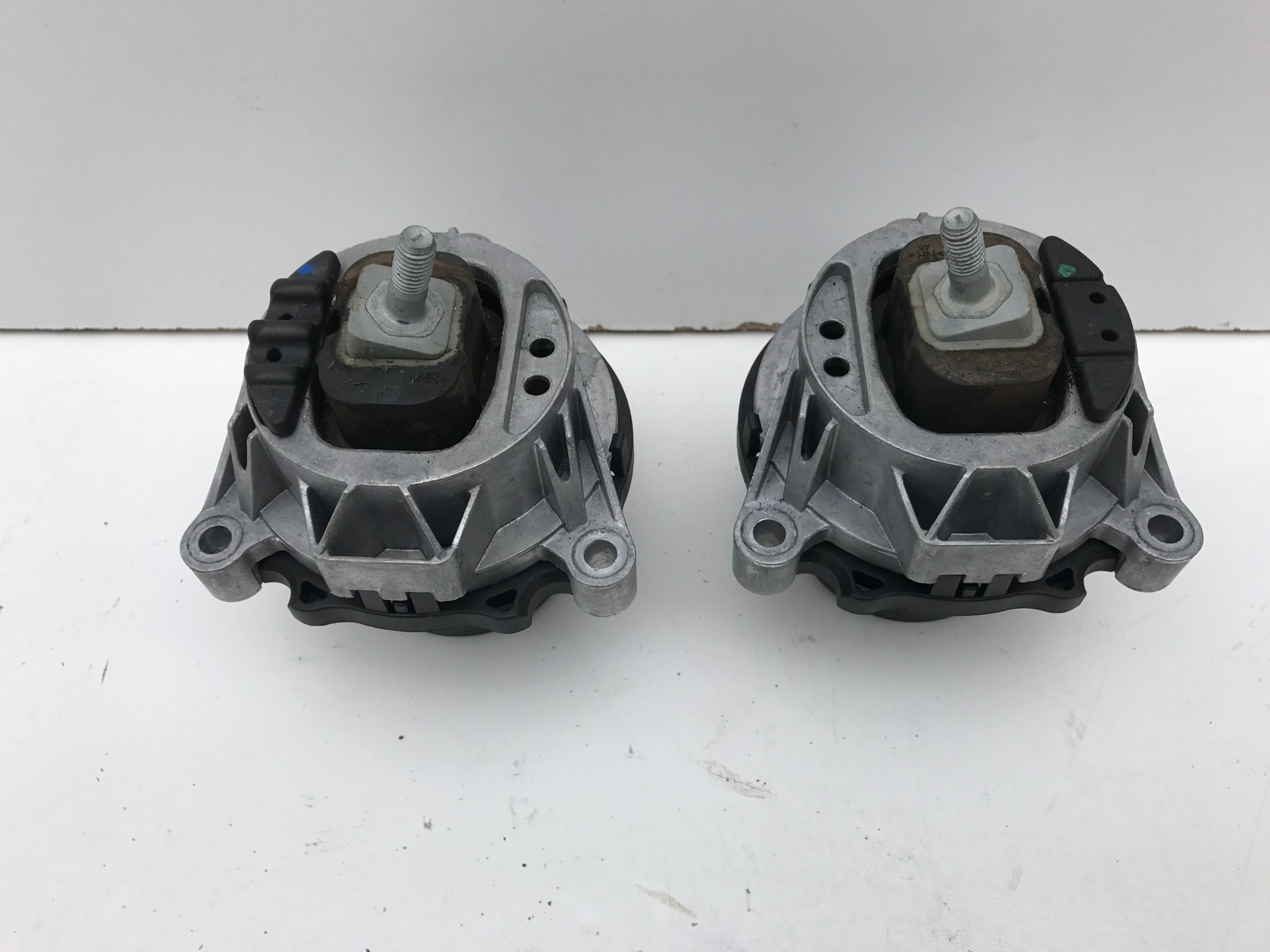 ПОДУШКА ПІД ДВИГУН ЛІВА ПРАВА BMW F30 330i