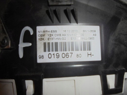 peugeot 208 спидометр часы 9801906780