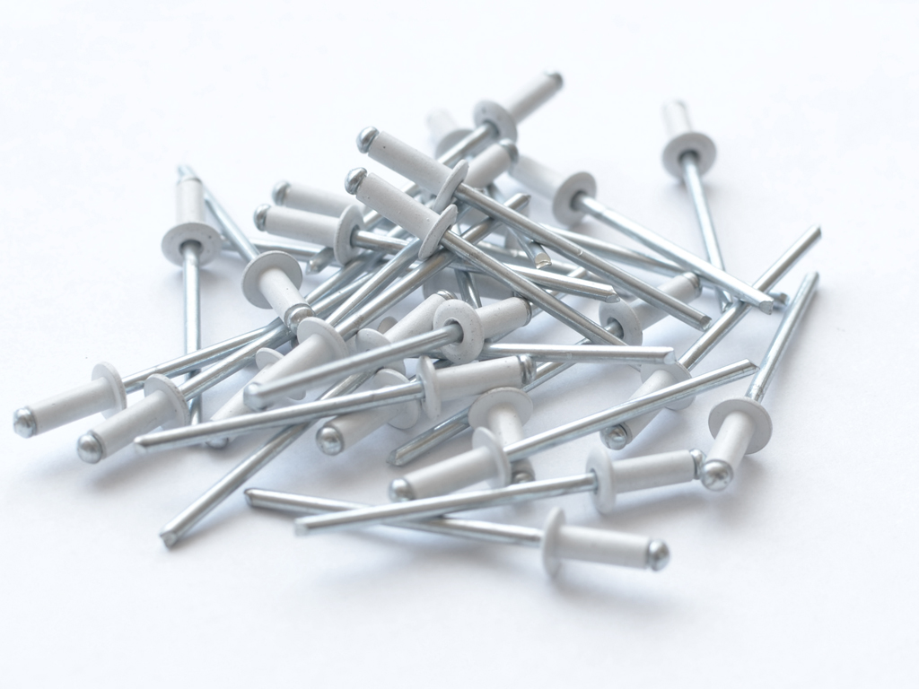 

Nity nit zrywalne malowane białe Al/St 3x10 10szt.