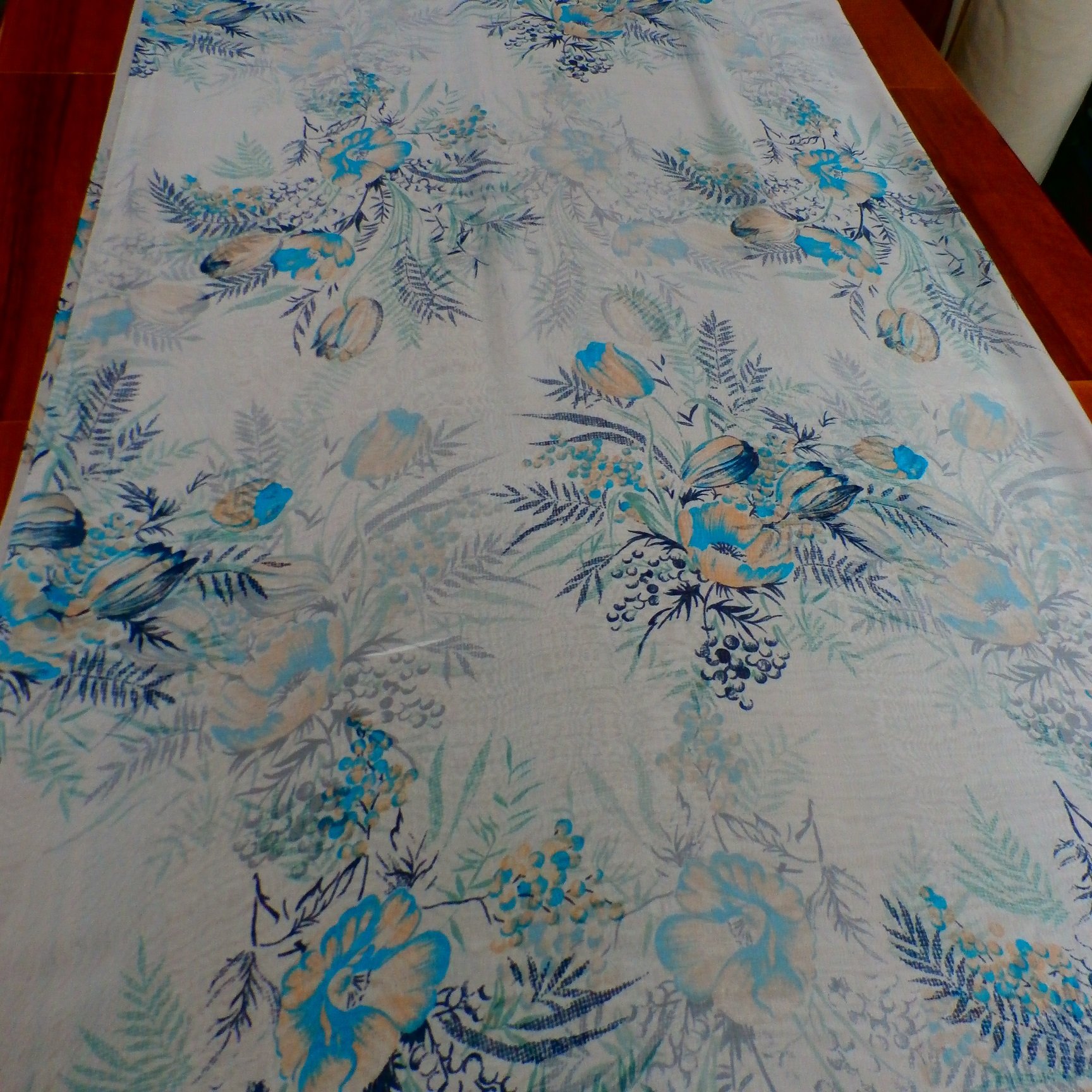 italský světle šedý hedvábný šifon s květinami