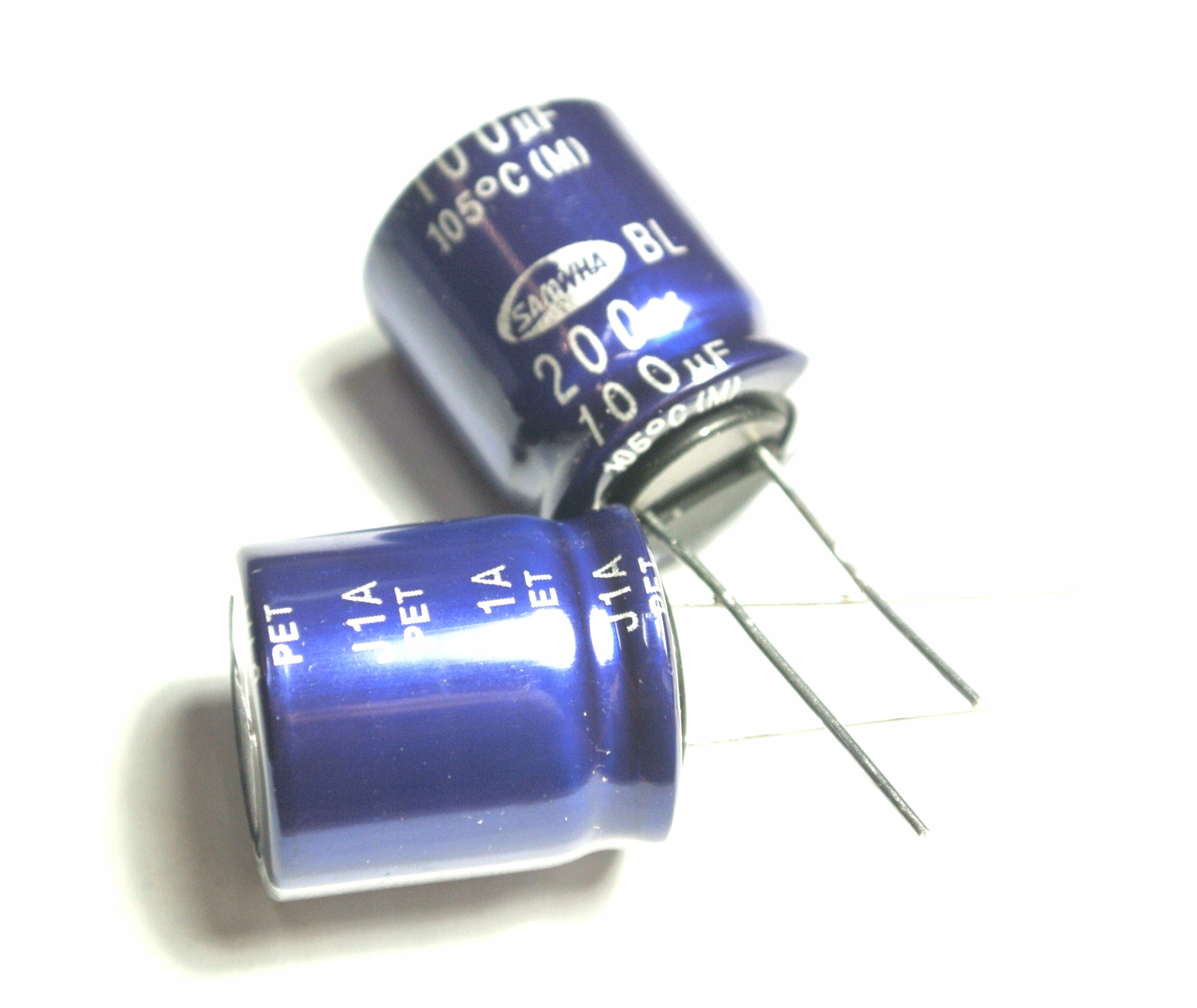 

Kondensator 100uF 200V 20% 18x20mm 105 °C 10000h