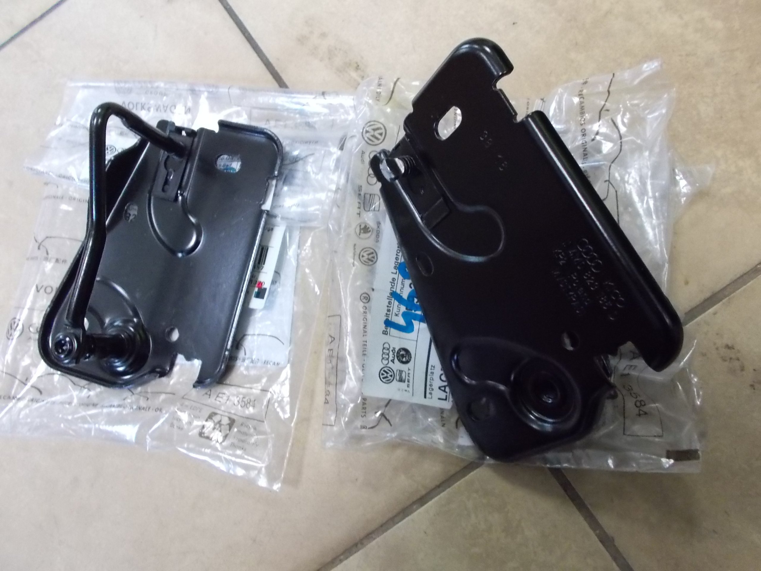 4M0823186D 4M0823185D - Замок болта капота AUDI Q7 '16-18 новый ориг.*