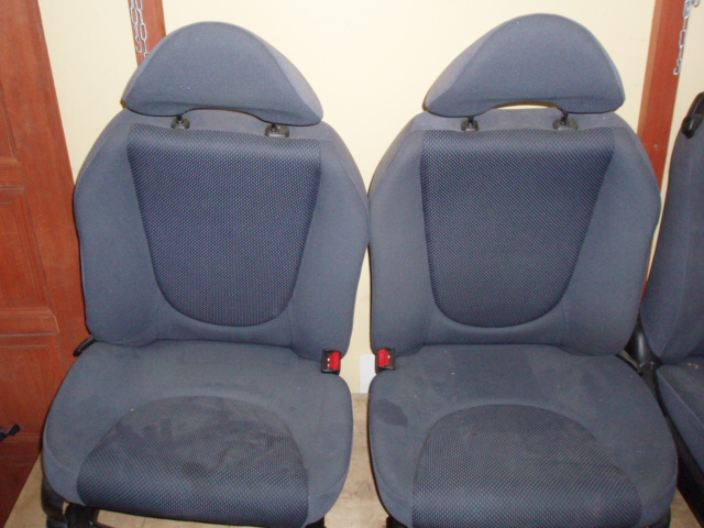 СТІЛЕЦЬ ПЕРЕДНІЙ ПРАВИЙ HONDA JAZZ 2002-2008r ІДЕАЛЬНИЙ