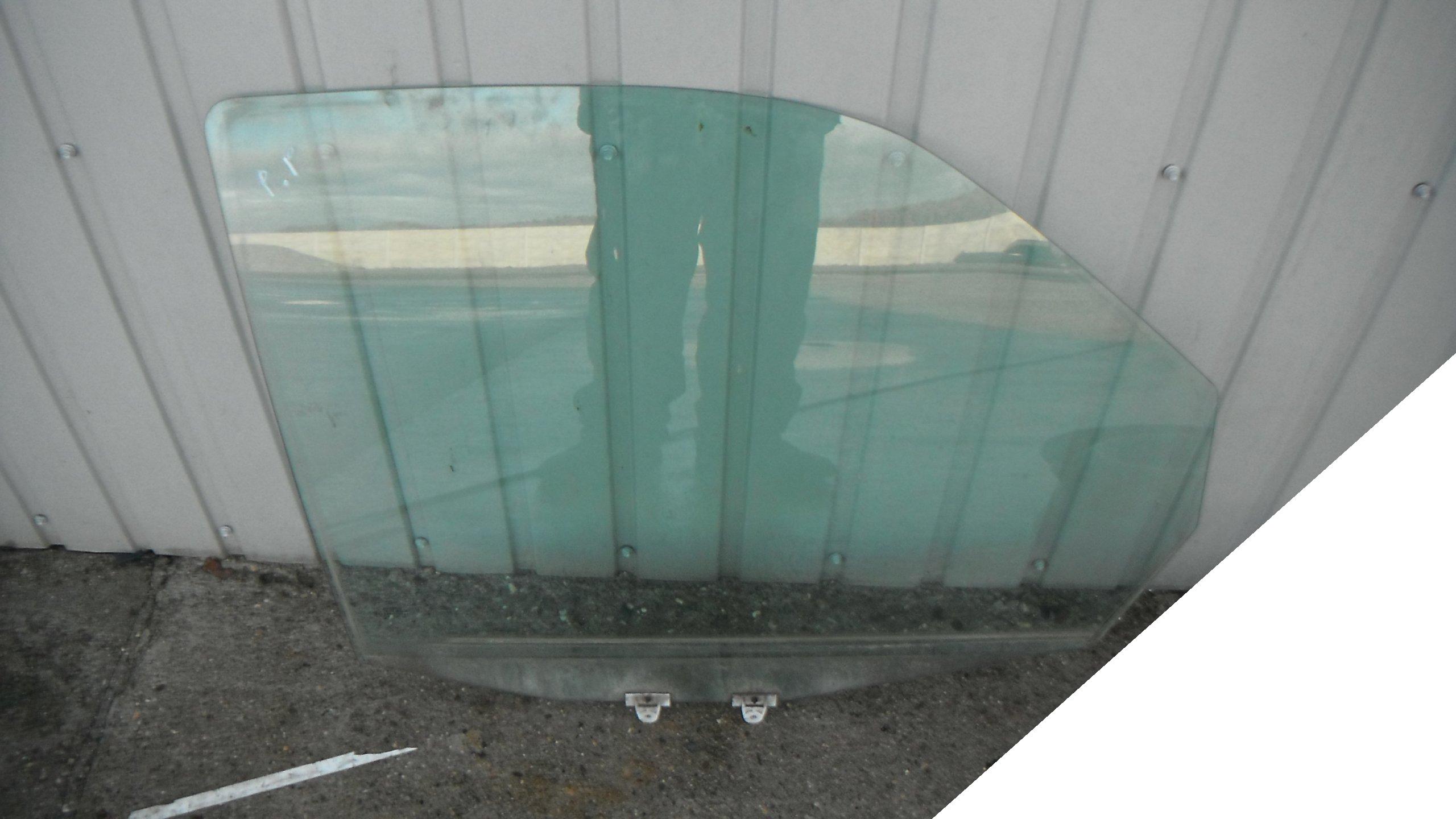 MERCEDES VITO W638 96-03 переднє праве скло