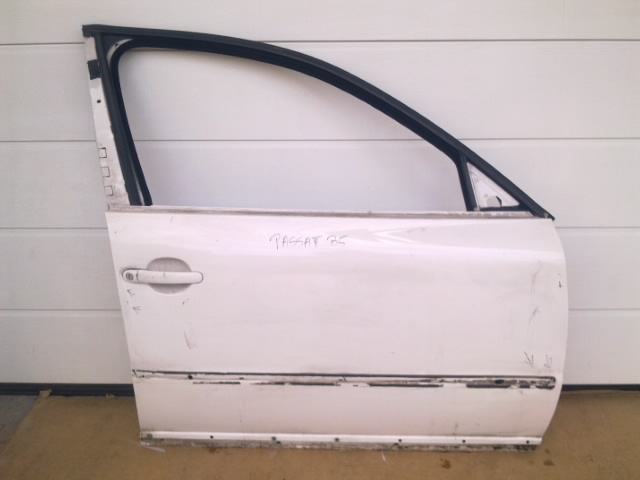 VW PASSAT B5 Prawe Drzwi Przód Przednie