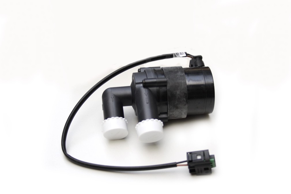 Насос циркуляционный вебасто 24 вольта. Бинар 5s помпа pierburg. Насос охлаждающей жидкости вебасто. Дополнительная помпа ауди q7. Циркуляционный насос вебасто 24в дизель.