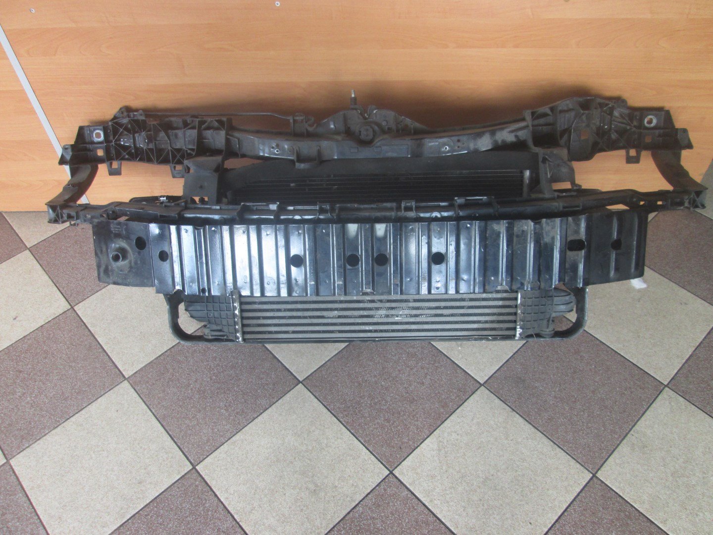 Pas przedni chłodnice Ford Focus 1.6 TDCI 08R