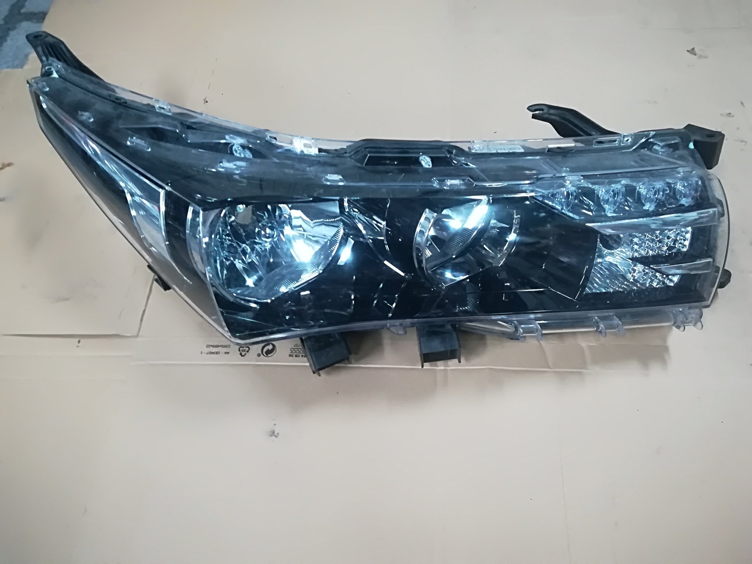 Фара права Toyota Corolla E18 LED 2013-2016