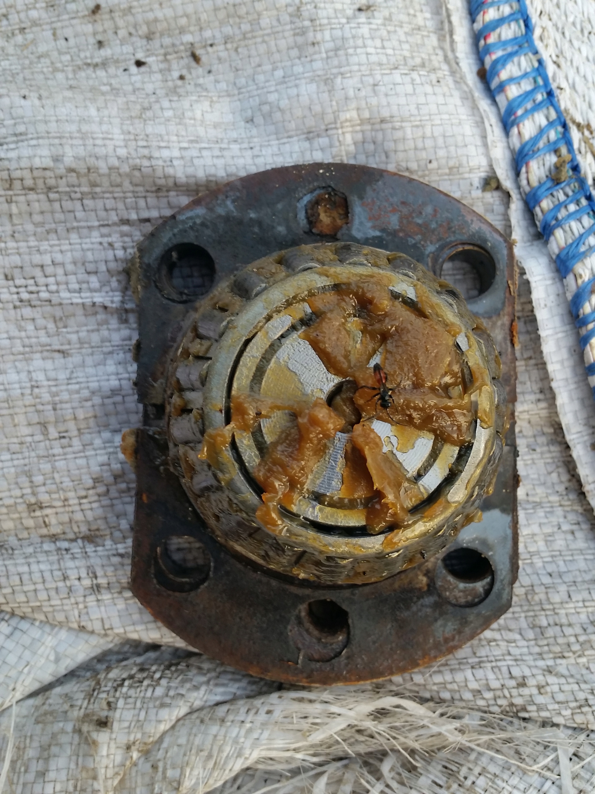 CAT TH 63 TH 83 ПОВОРОТНИЙ ШТИФТ