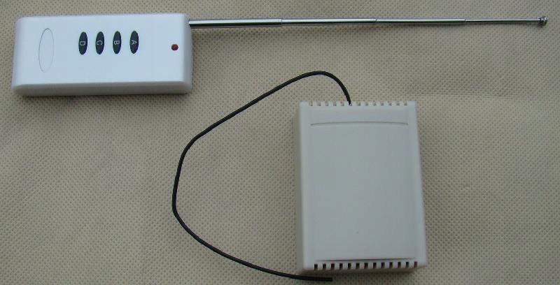 ZDALNE STEROWANIE 4 KANALOWE + PILOT = DUZY ZASIEG Częstotliwość 433 MHz