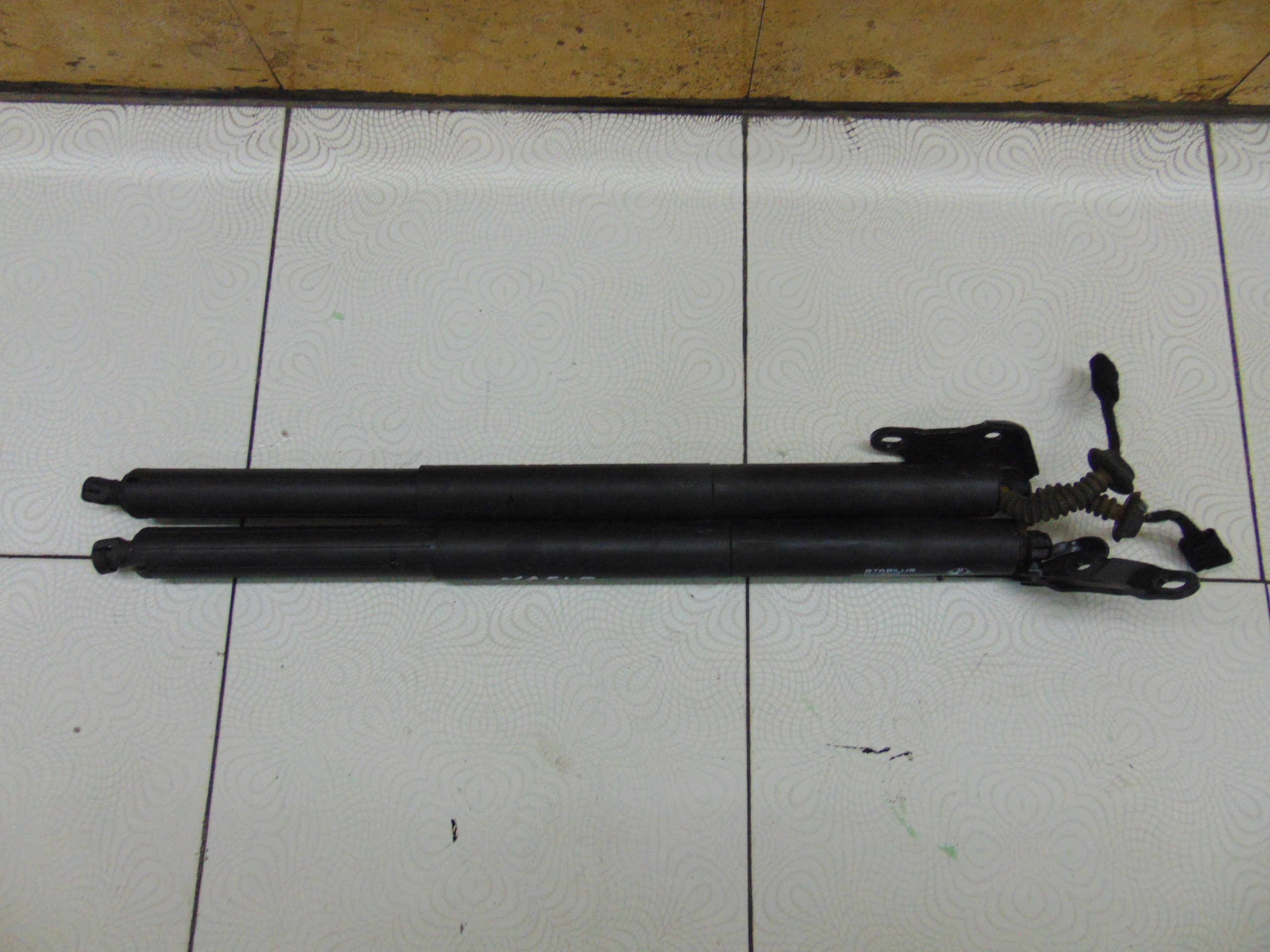 SILOWNIKI HECKKLAPPE BMW X1 F48