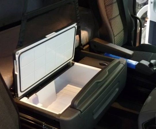 LODOWKA MERCEDES ACTROS MP3 MP2 ORYGINAL NOWA Type electric