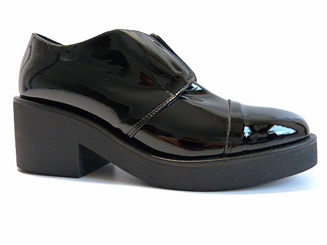 Dámské polobotky na platformě Sala 37 Silná kožená podrážka, lak Bb