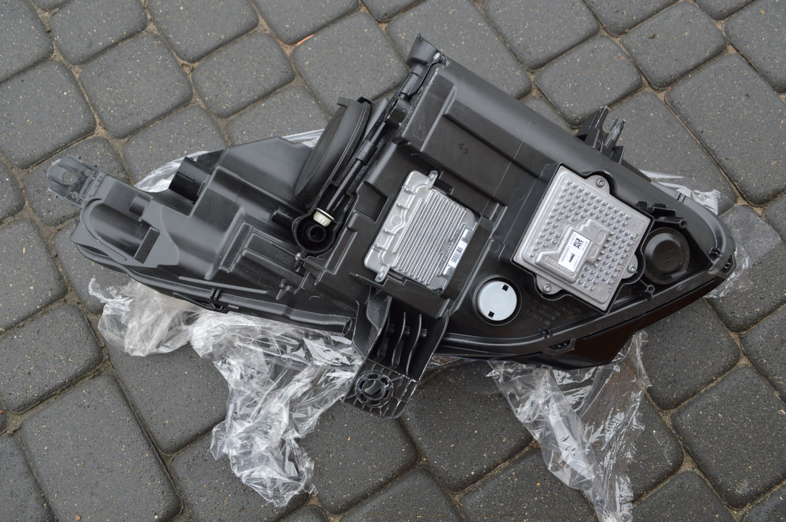 LAMPA REFLEKTOR LEWY XENON JAGUAR F TYPE R X152 Rodzaj świateł mijania Ksenonowe