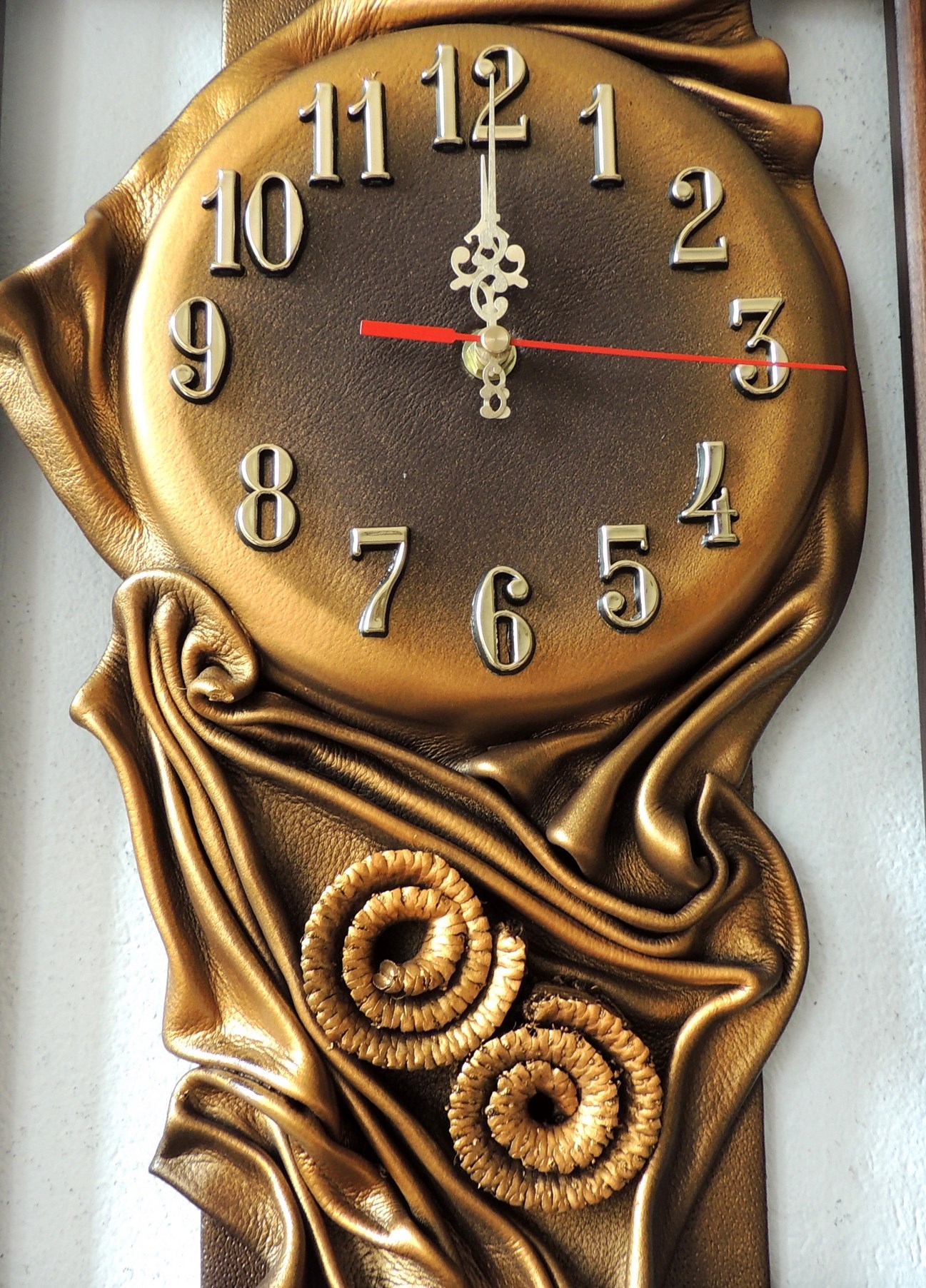 Zegar ścienny do salonu DREWNIANA RAMA skóra Kod producenta RZ3-3