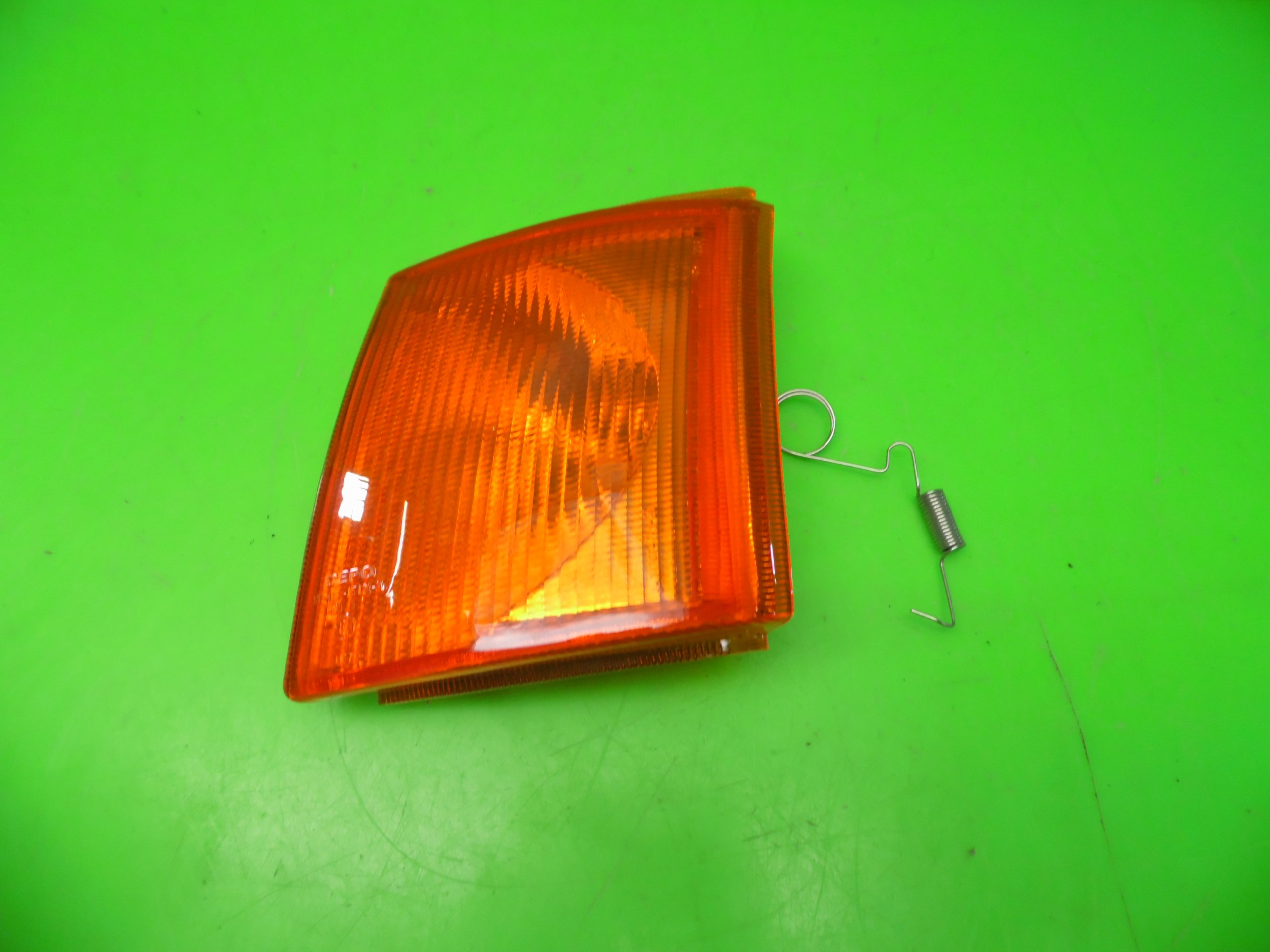 KIERUNKOWSKAZ PRZÓD LEWY FORD TRANSIT MK5 94-00 Strona zabudowy przednie lewe