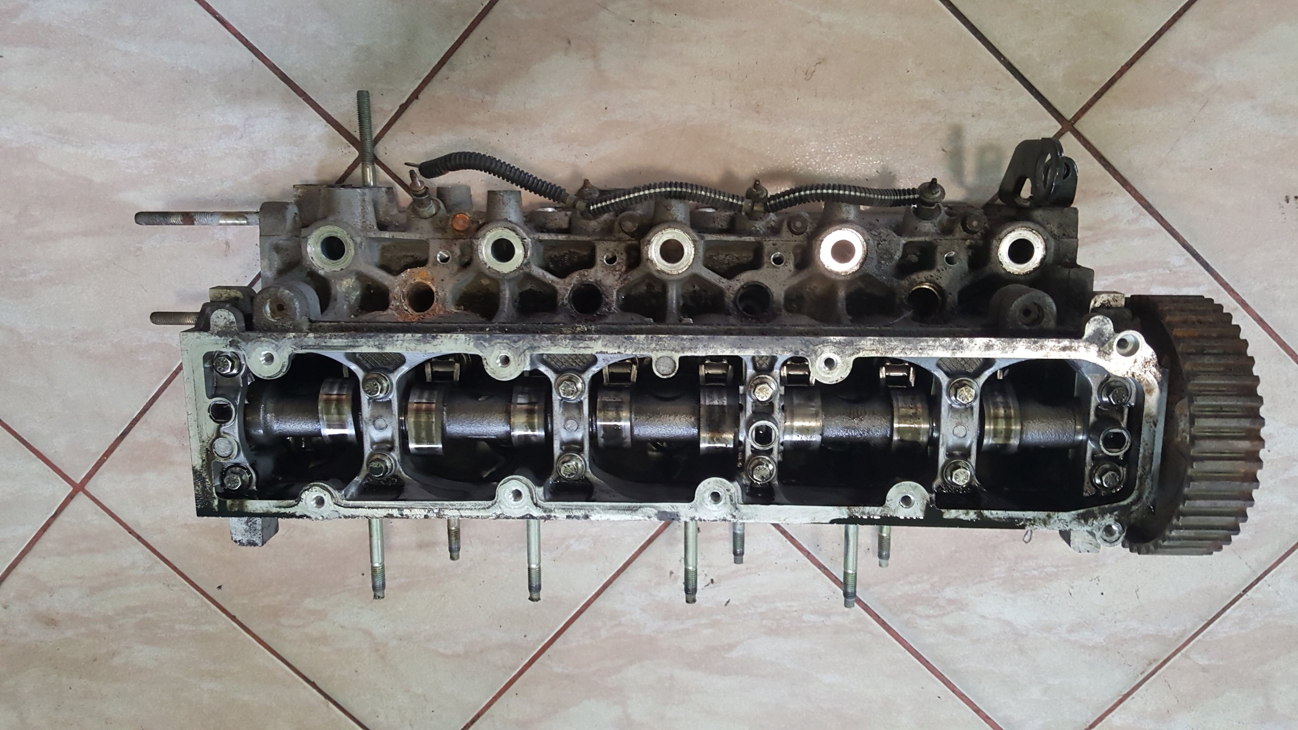 2,0HDI - ГОЛОВКА ВАЛ КЛАПАНЫ PEUGEOT 407 2.0 HDI В СБОРЕ