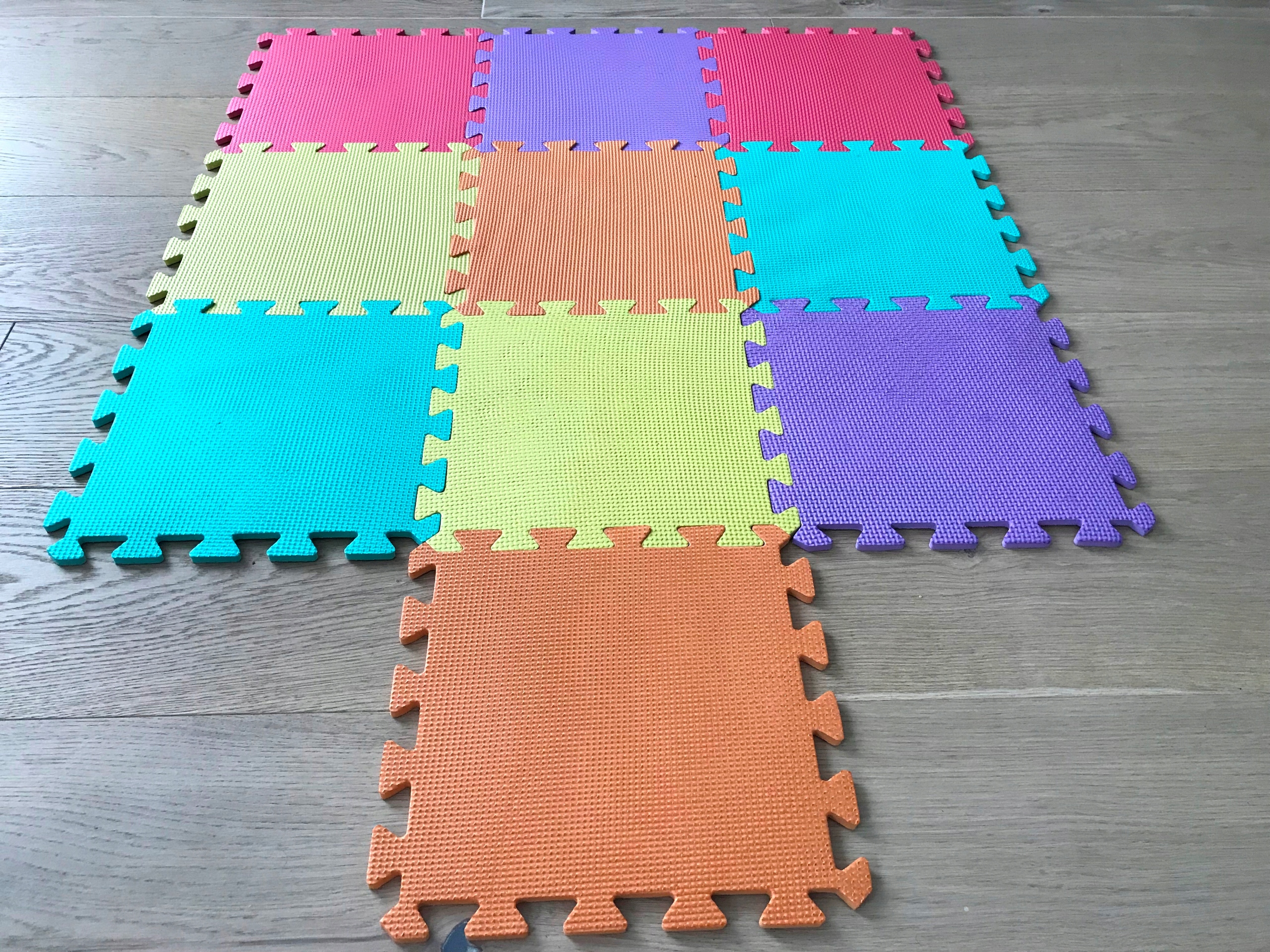 PUZZLE PIANKOWE JEDNOKOLOROWE DUŻE MIX 10 sz KOLOR Bohater brak