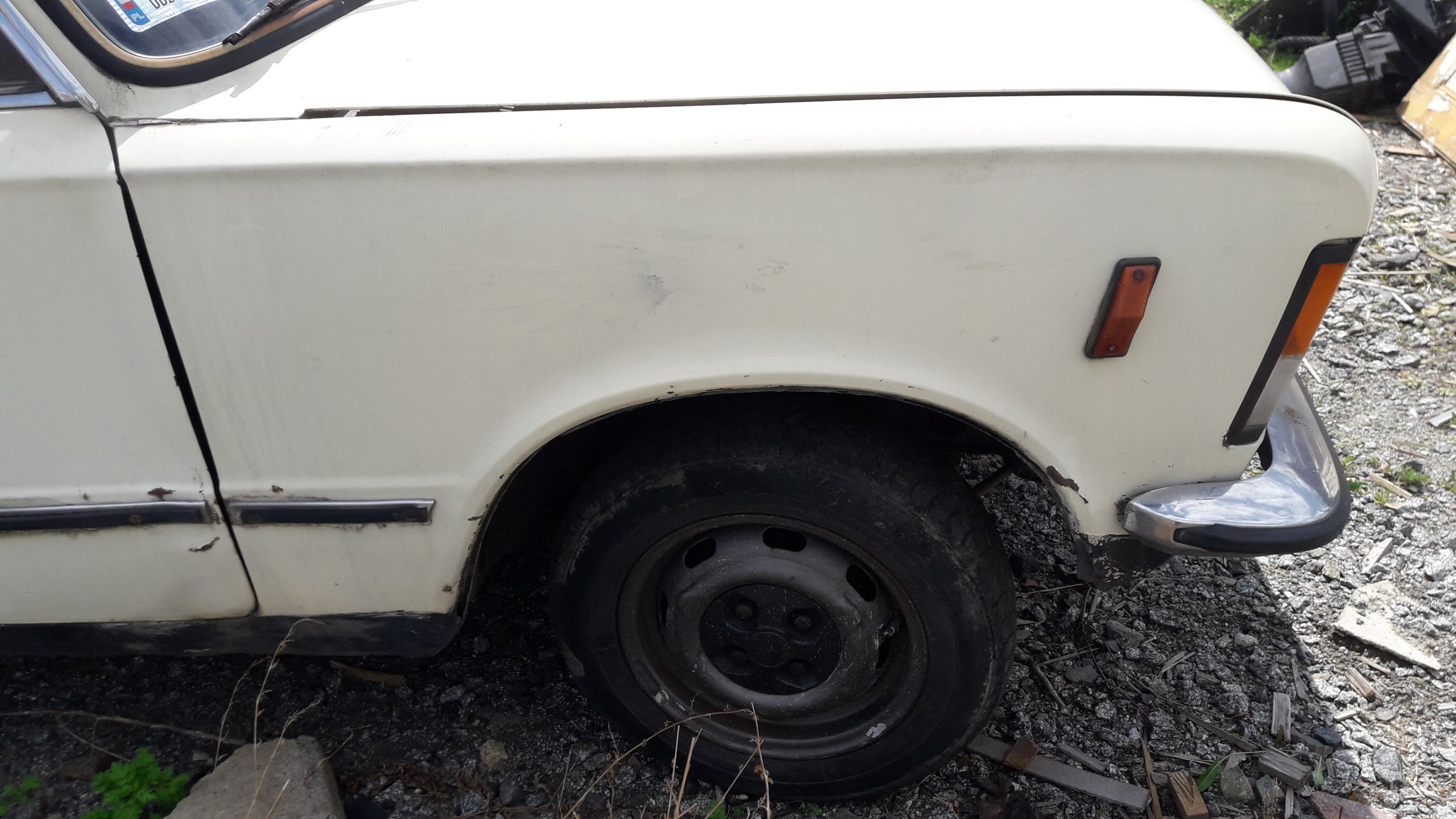 FIAT 125P BŁOTNIK PRAWY PRZÓD PRZEDNI ORYGINAŁ 7318032509