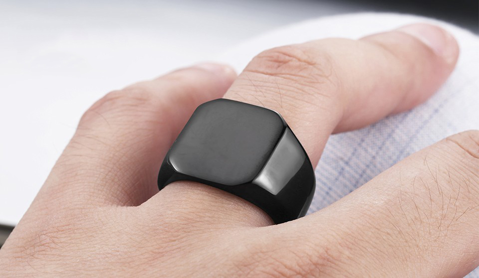 CZARNY KLASYCZNY SYGNET MĘSKI STAL 316L R.25 Materiał stal