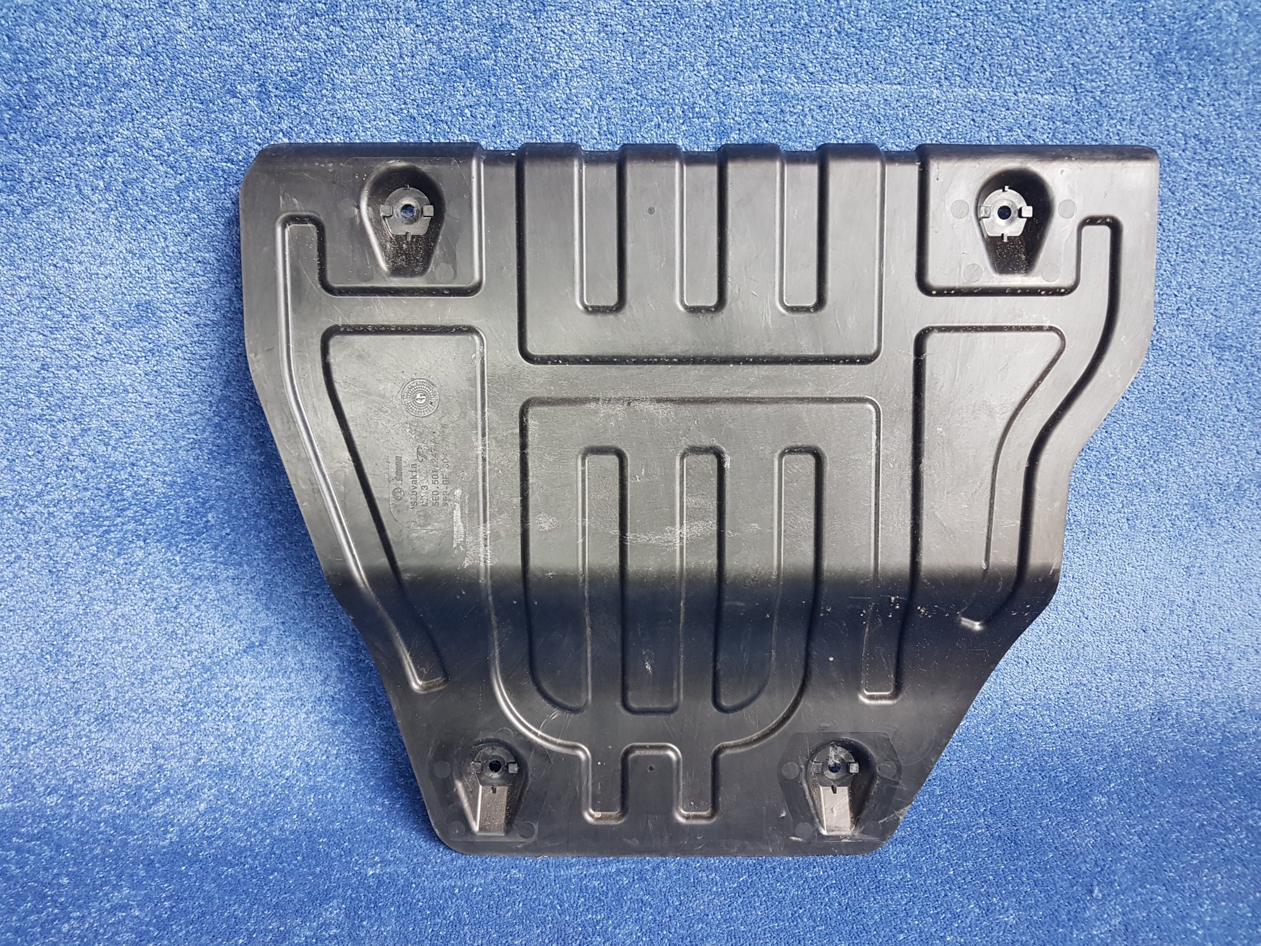 SKODA OCTAVIA защитная пластина шасси 5e0501247a производитель деталей Skoda OE