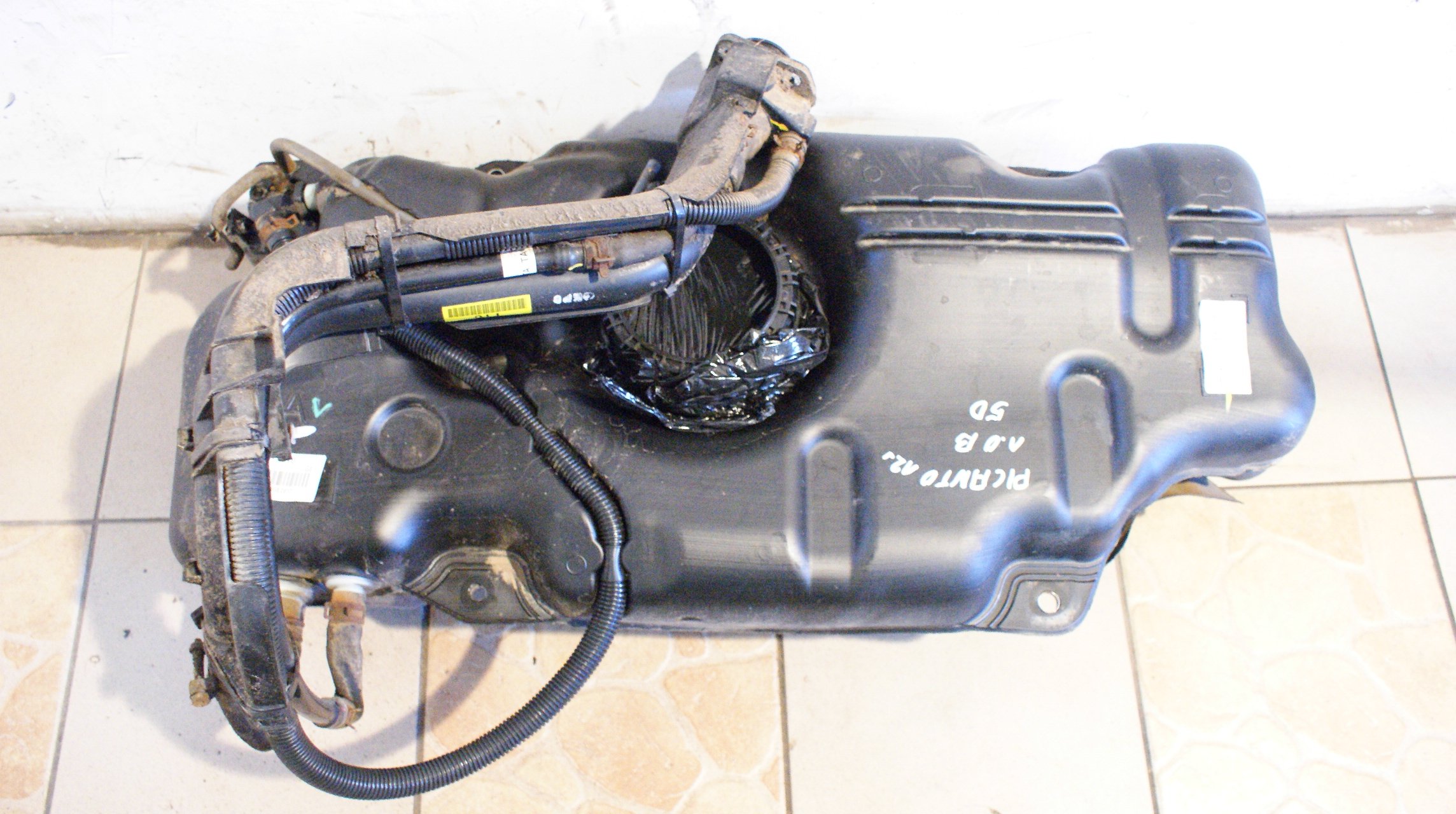 Kia Picanto II 11-16R паливний бак бак 1.0 BENZ