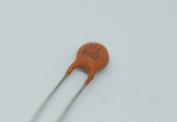 

Kondensator ceramiczny 10pF 50V 2,5mm - 30szt
