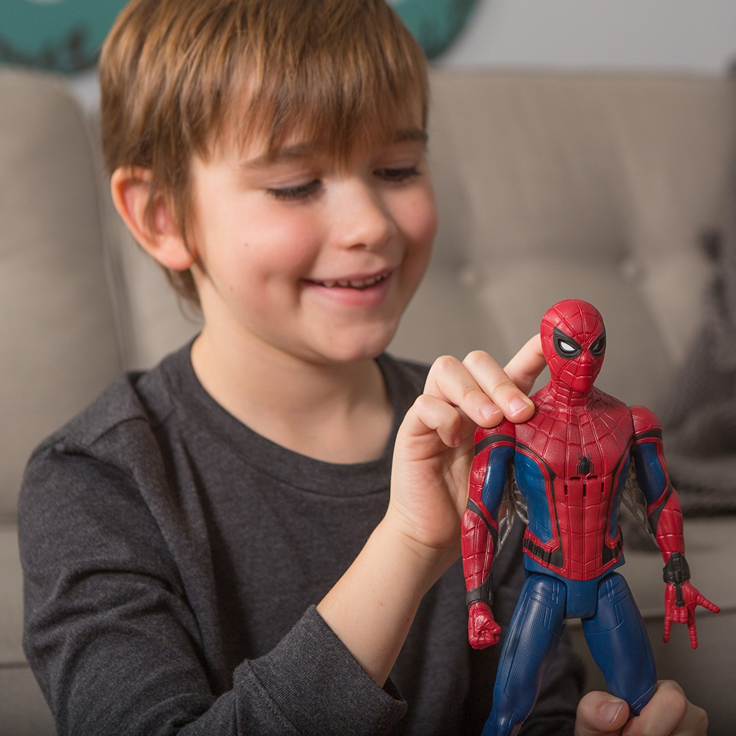DUŻA FIGURKA SPIDERMAN HOMECOMING DŹWIĘKI B9693 Bohater / Bajka Spiderman