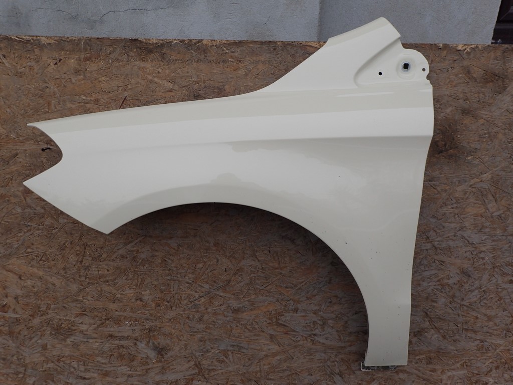 fender left front front MERCEDES B KLASA 246