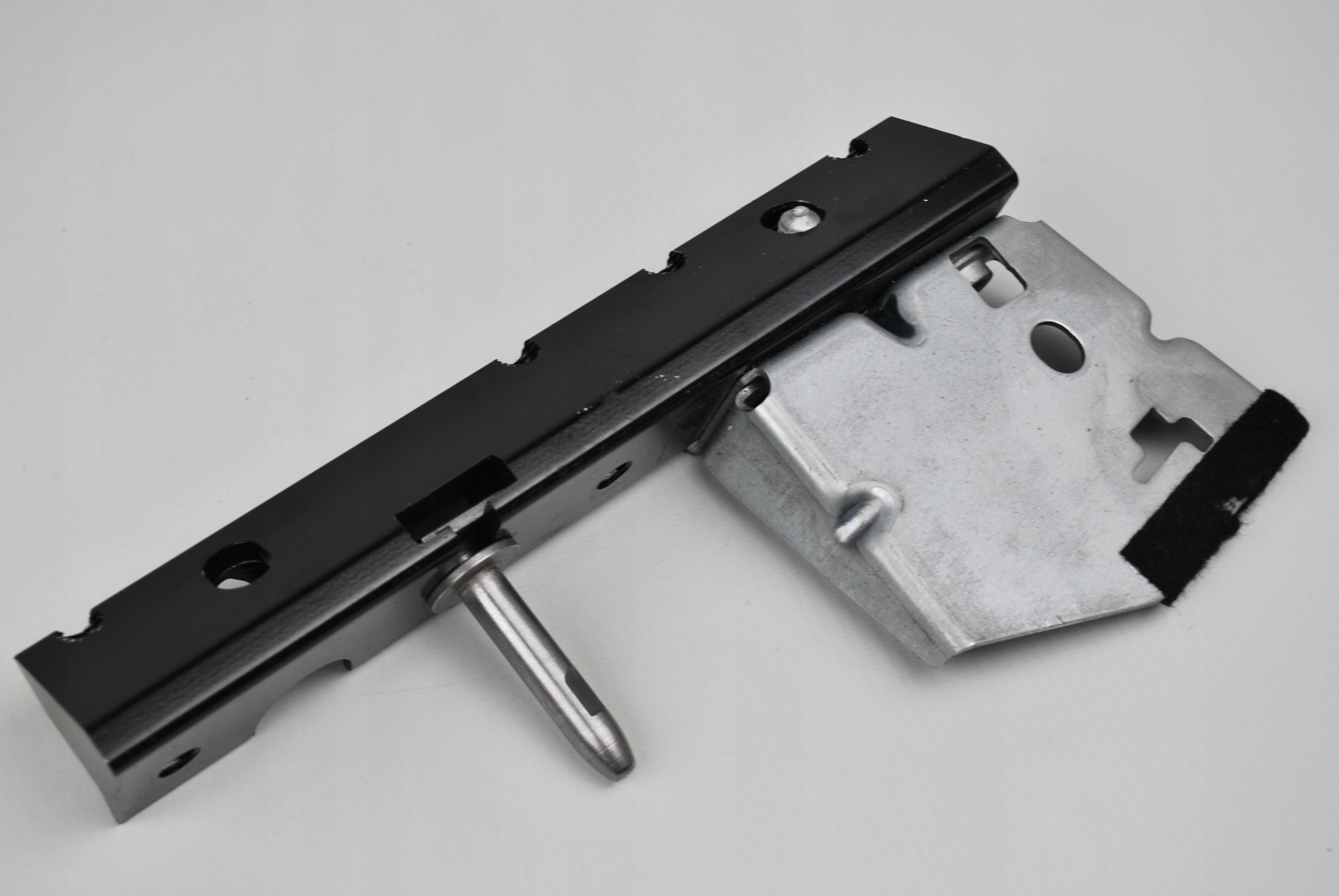 Plytka mocujaca lewa Audi R8 Spyder 4S7813929D Part number 4S7813929D