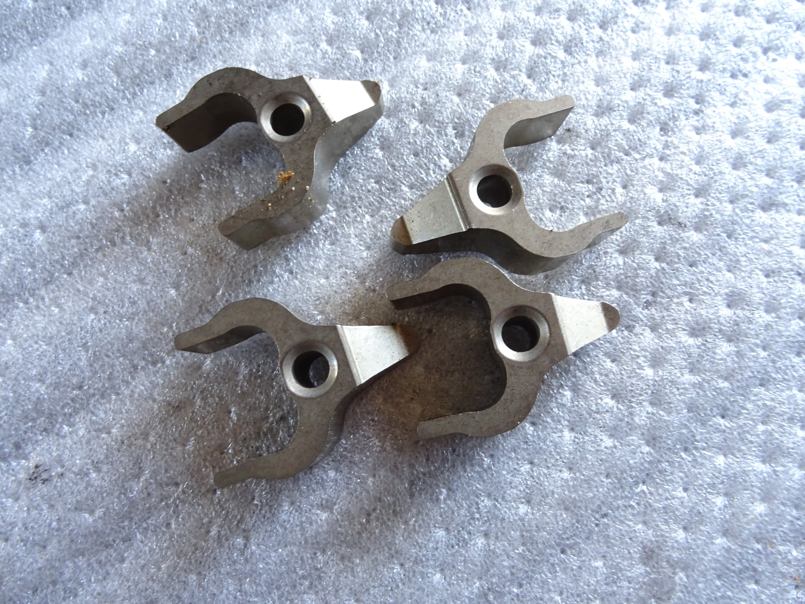 BMW E90 F10 F20 2.0D N47 MOCOWANIE UCHWYT WTRYSKU Producent części BMW OE