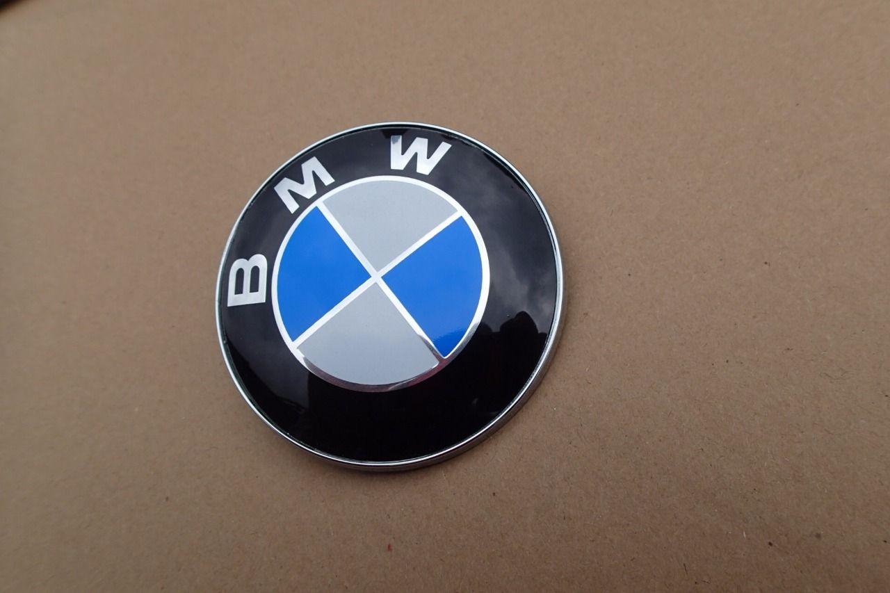 ZNACZEK EMBLEMAT BMW MASKA X1 X3 X5 X6 F01 F10 F11 Marka BMW