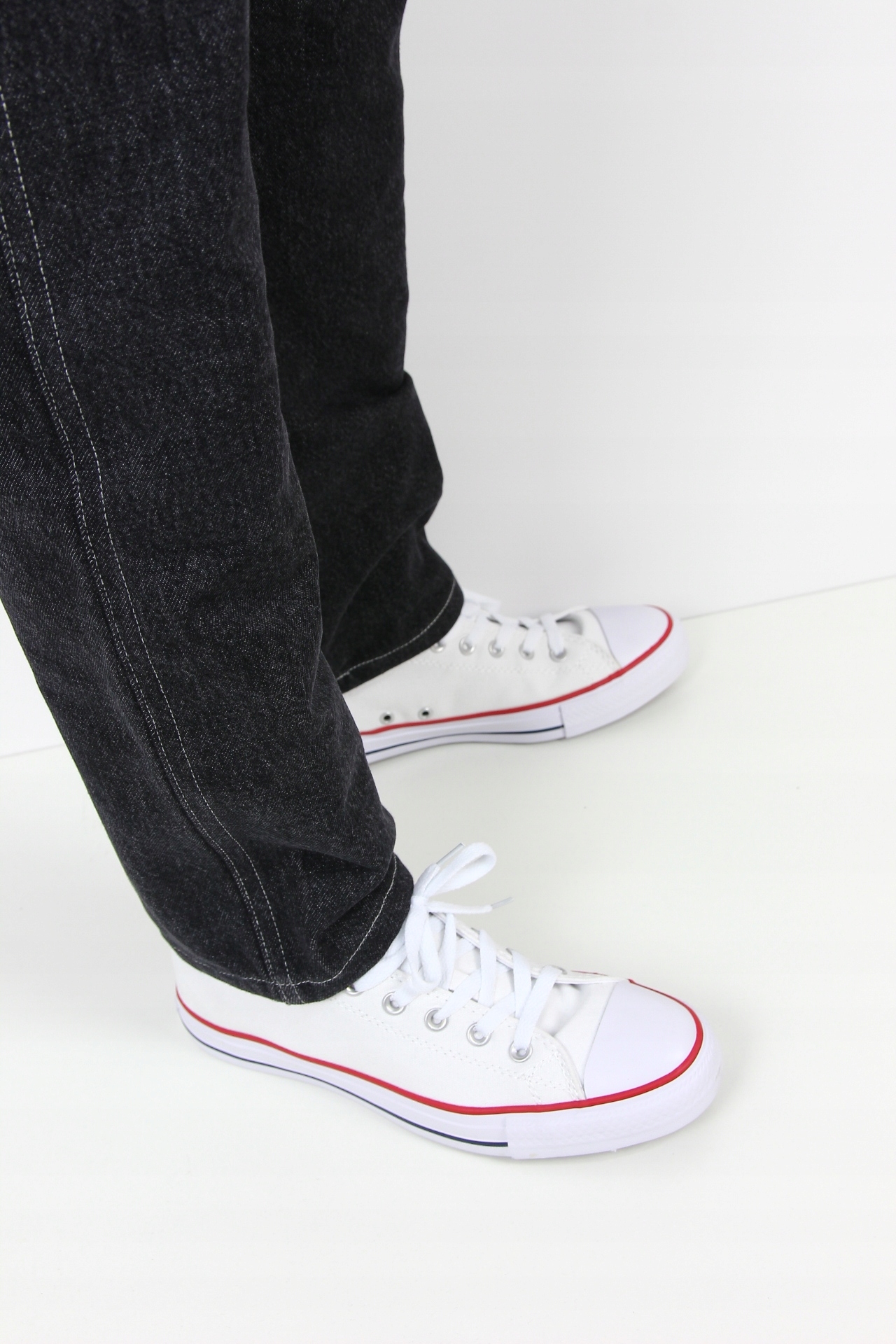 WRANGLER PETER MAX JEANSY STRAIGHT SPENCER_W28 L32 Model SPENCER / GREENSBORO