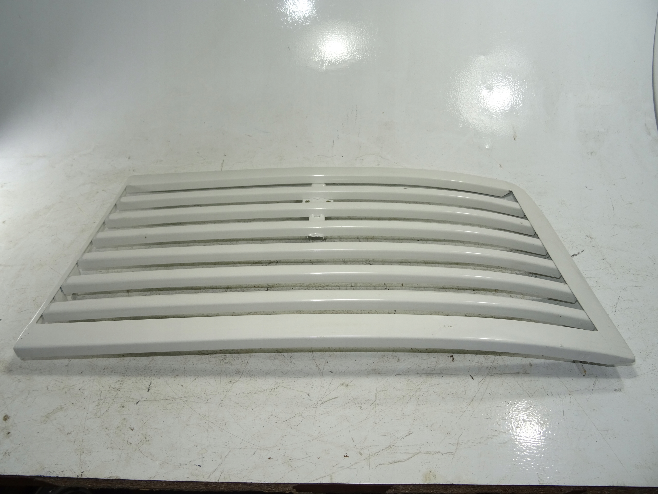 ATRAPA PRZEDNIA GRILL KRATKA IVECO RVI EAN (GTIN) 0075498164930