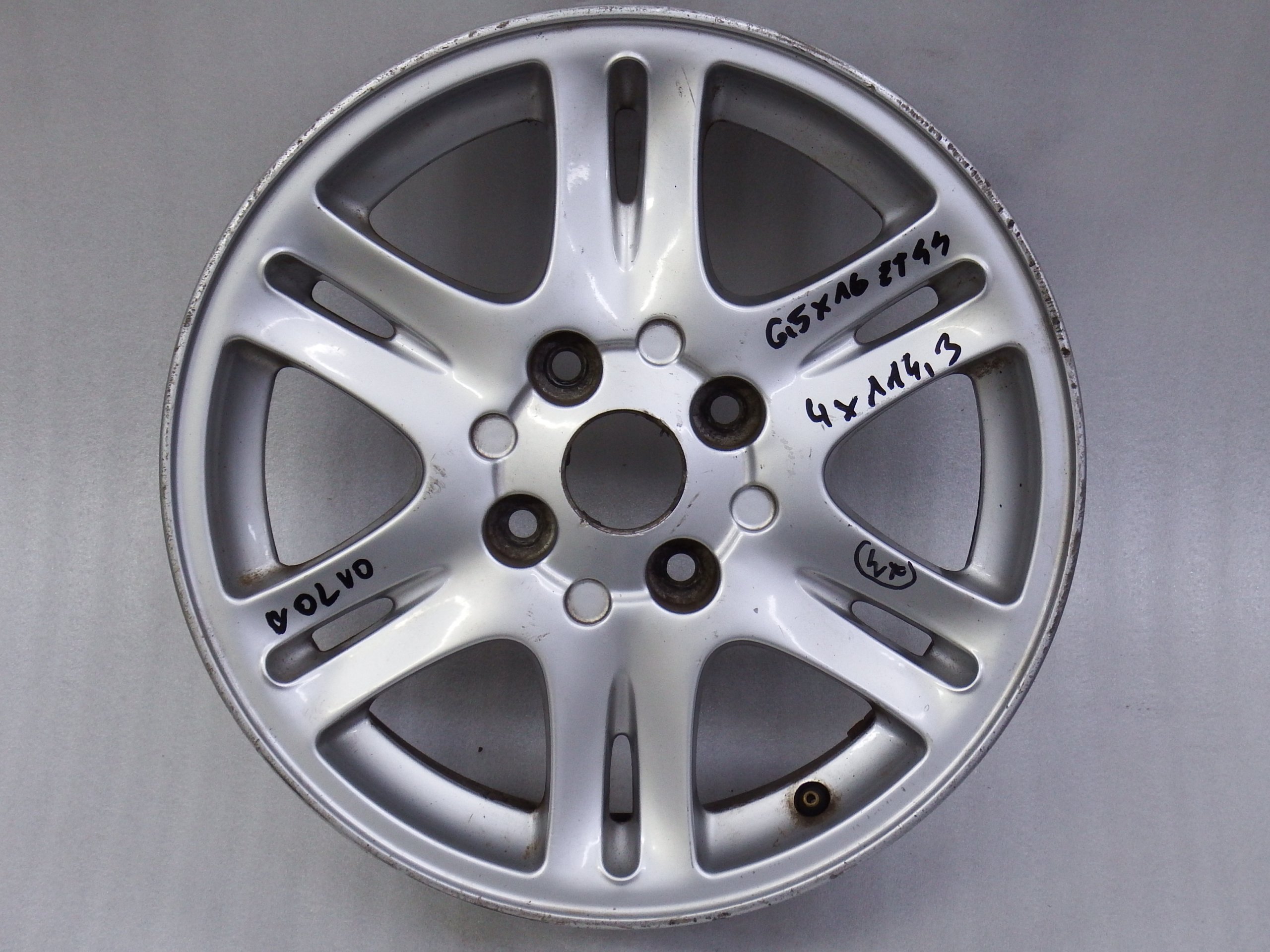 FELGA VOLVO V40 6,5x16 ET44 4x114,3 OEM 30866061 Liczba felg w ofercie 1 szt.