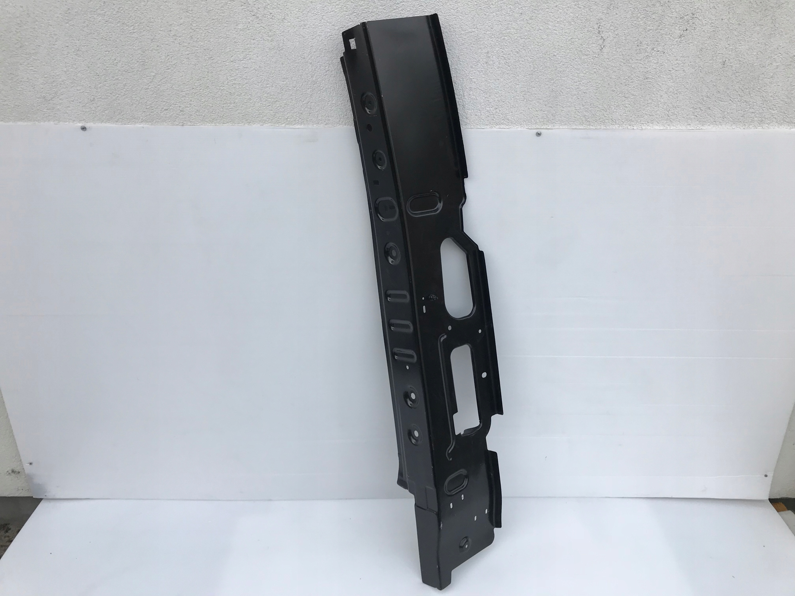 8503QE 9885 - PEUGEOT PARTNER III СТІЙКА ЛІВА ЗАДНЯ ЗАДНЯ 2008-18