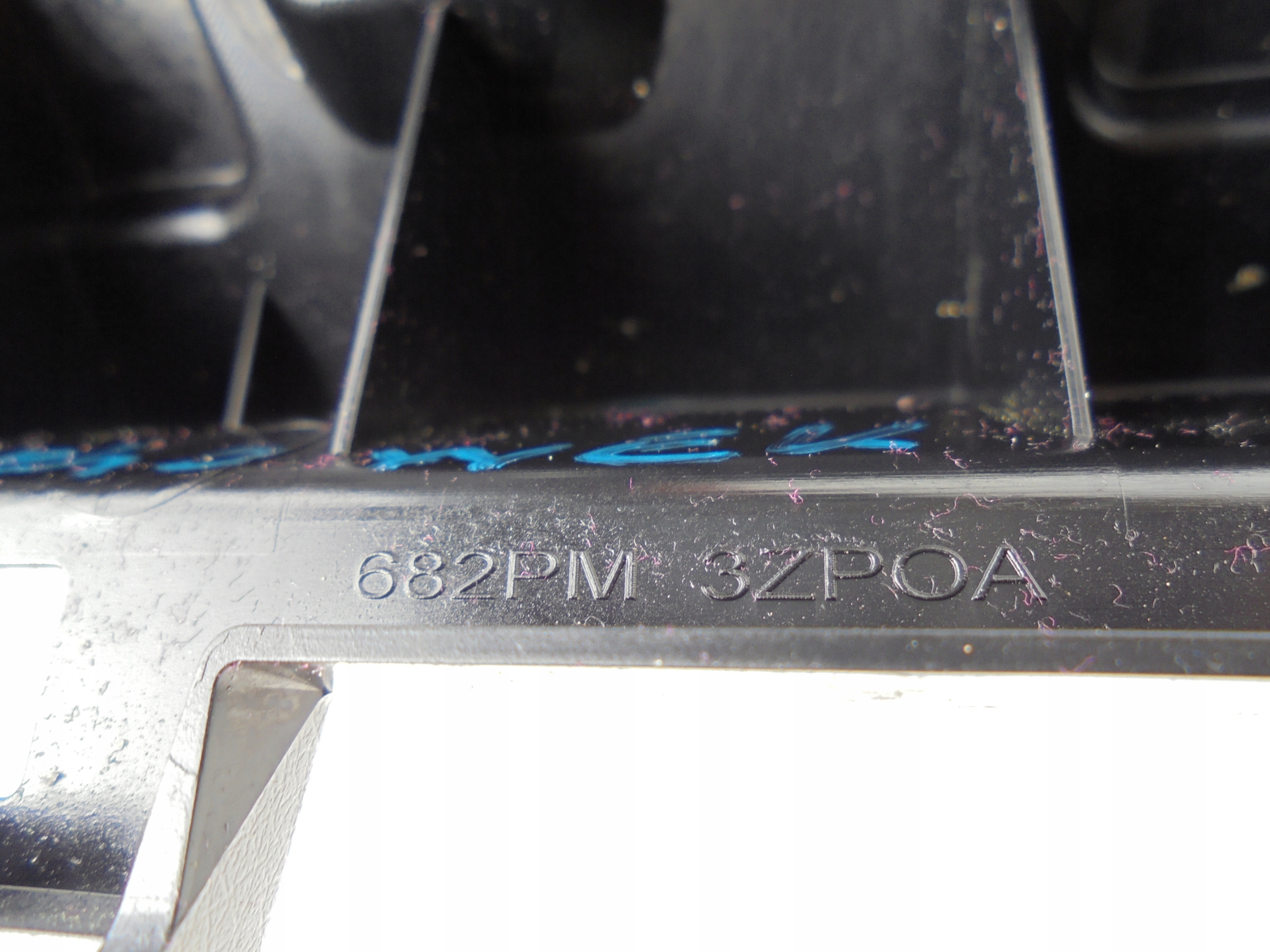 nissan PULSAR бардачок основа корпус 682PM3ZP0A