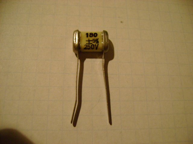 

Kondensator 180pF/250V Mikowy Silver Mica SZTUK=2