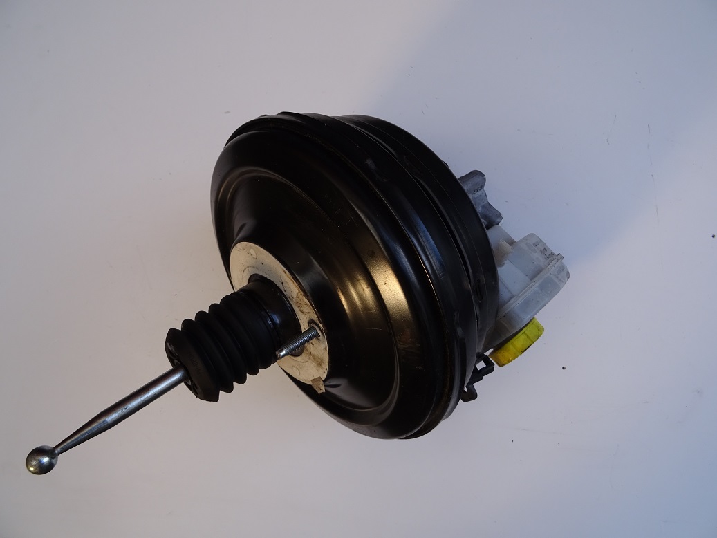 7P0612101B 7P0.612.101.B - Сервопривід головний гальмівний циліндр Touareg 7p6 Cayenne 7p5 10^