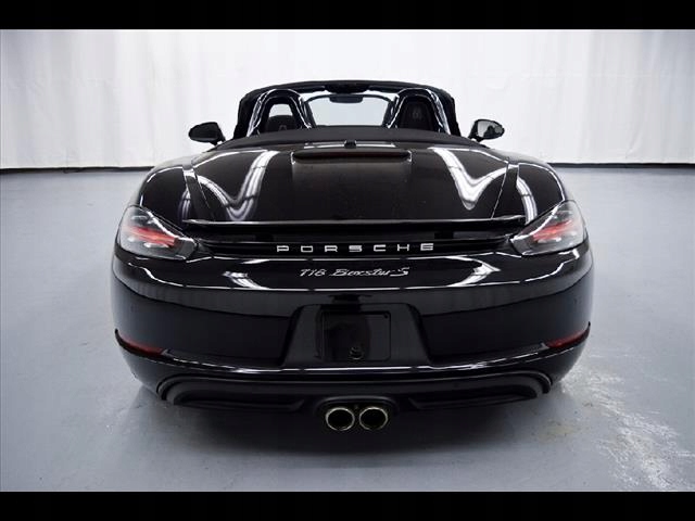 ЧЕТВЕРТИНА КРИЛО ПРАВИЙ PORSCHE 982 BOXSTER S 718 ЗАД.