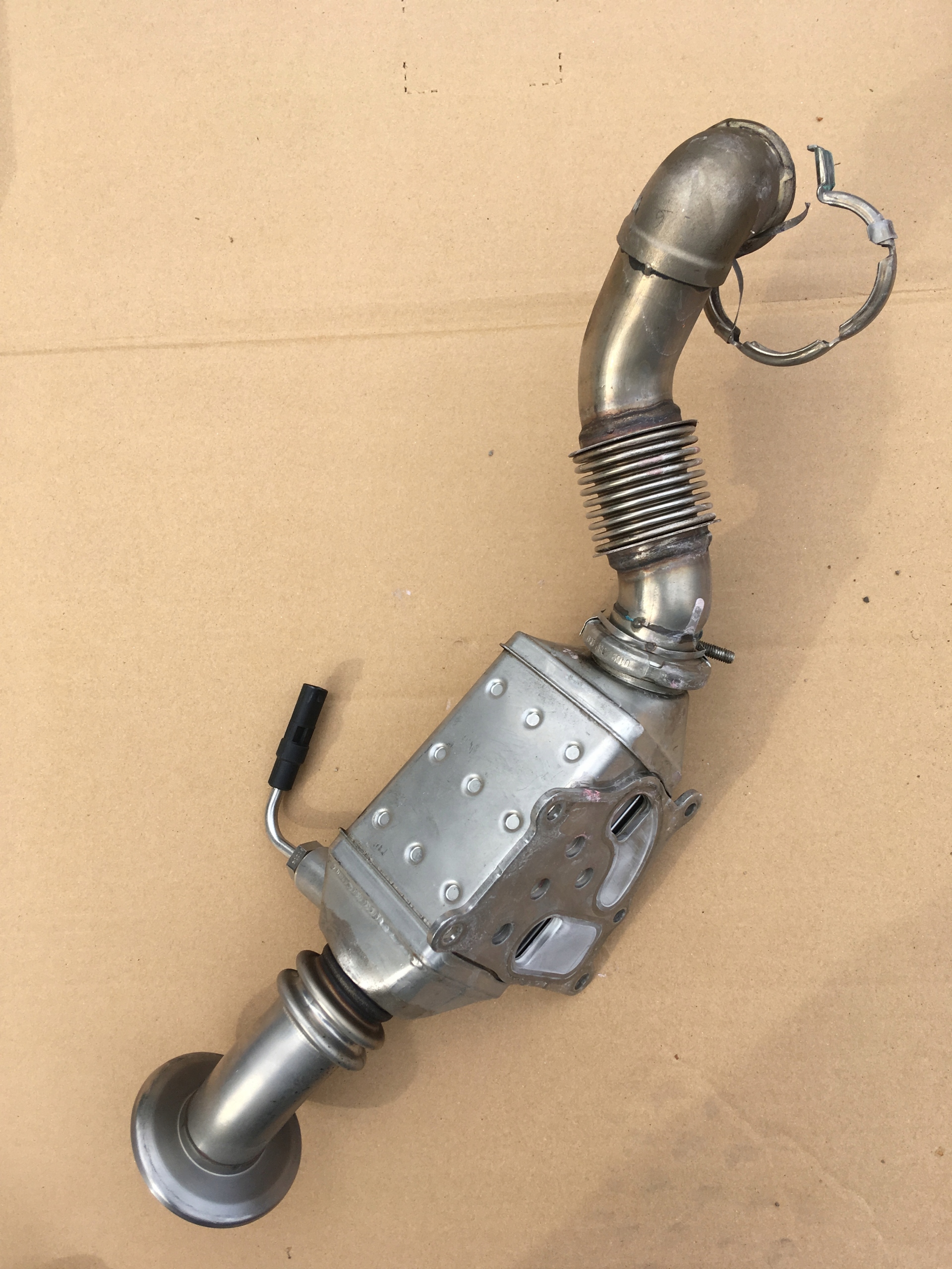 Cherokee kl chlodniczka spalin 2016r 2 2 2 0 Part number 552635450