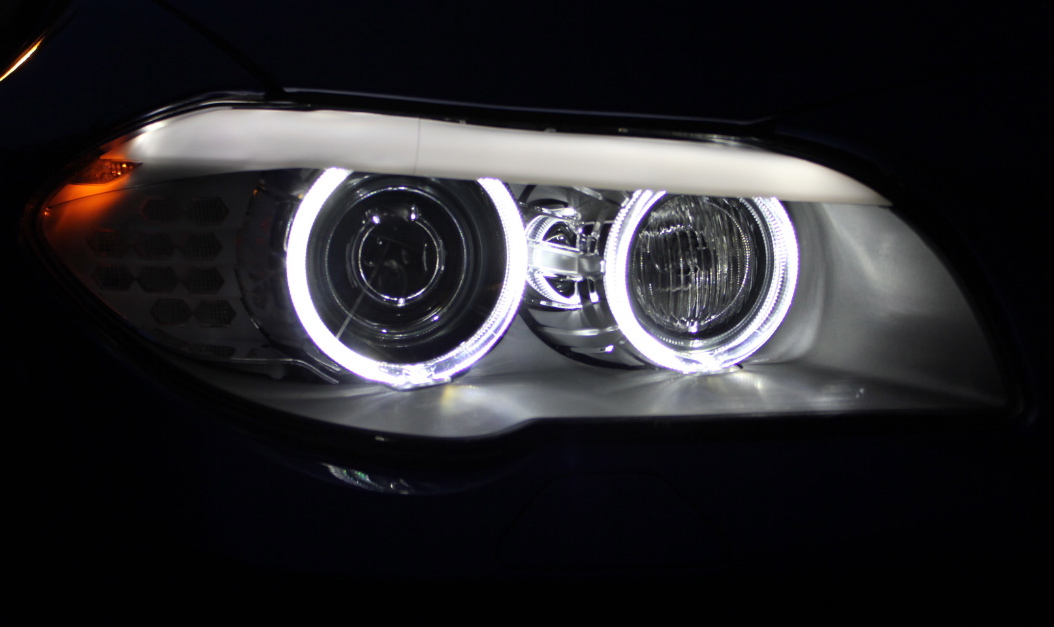 Е свет. BMW f10 Angel Eyes. Led e60 BMW. Led глазки е60 дорест. Led маркеры для BMW e60.