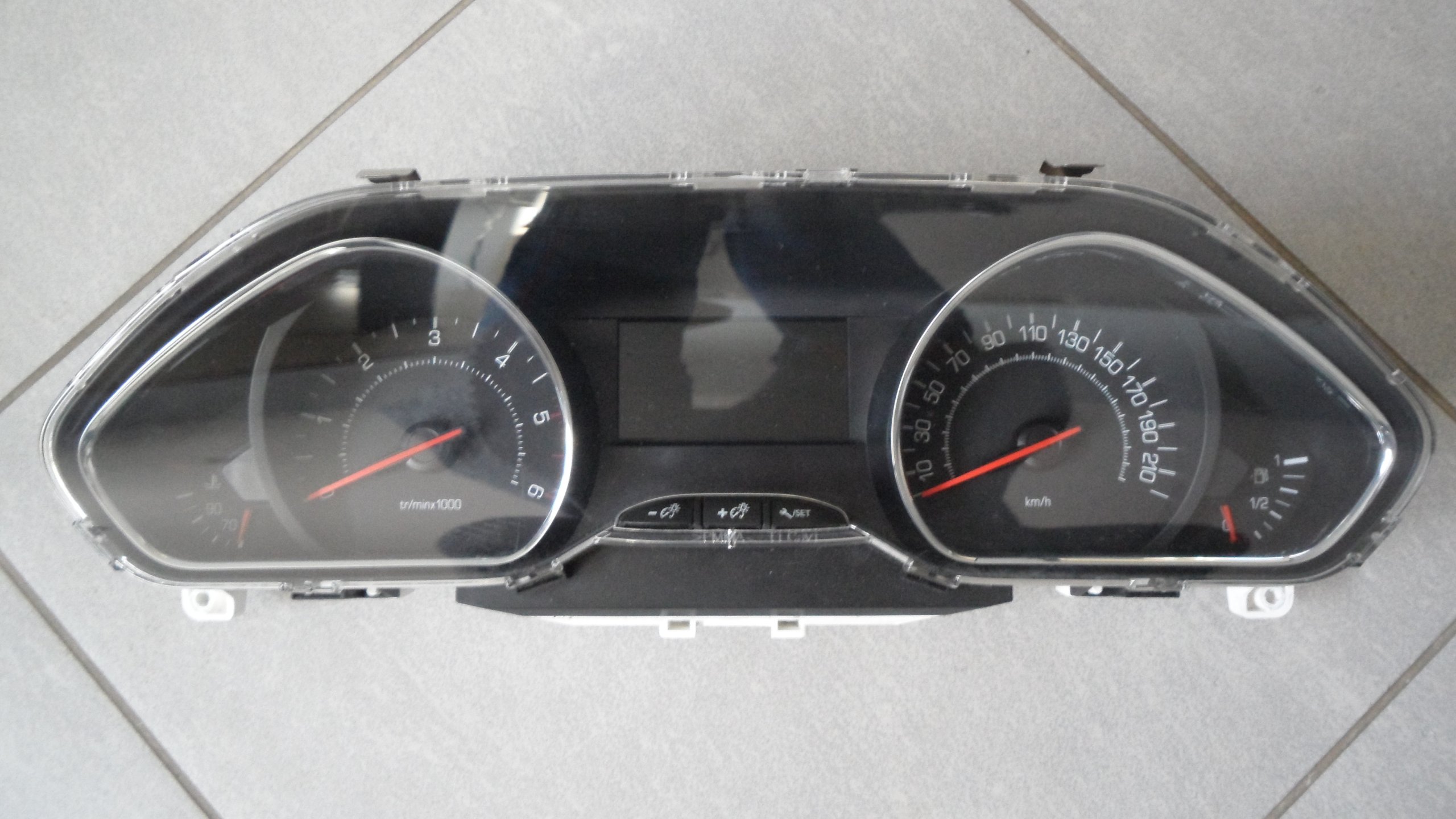 спидометр для peugeot 208