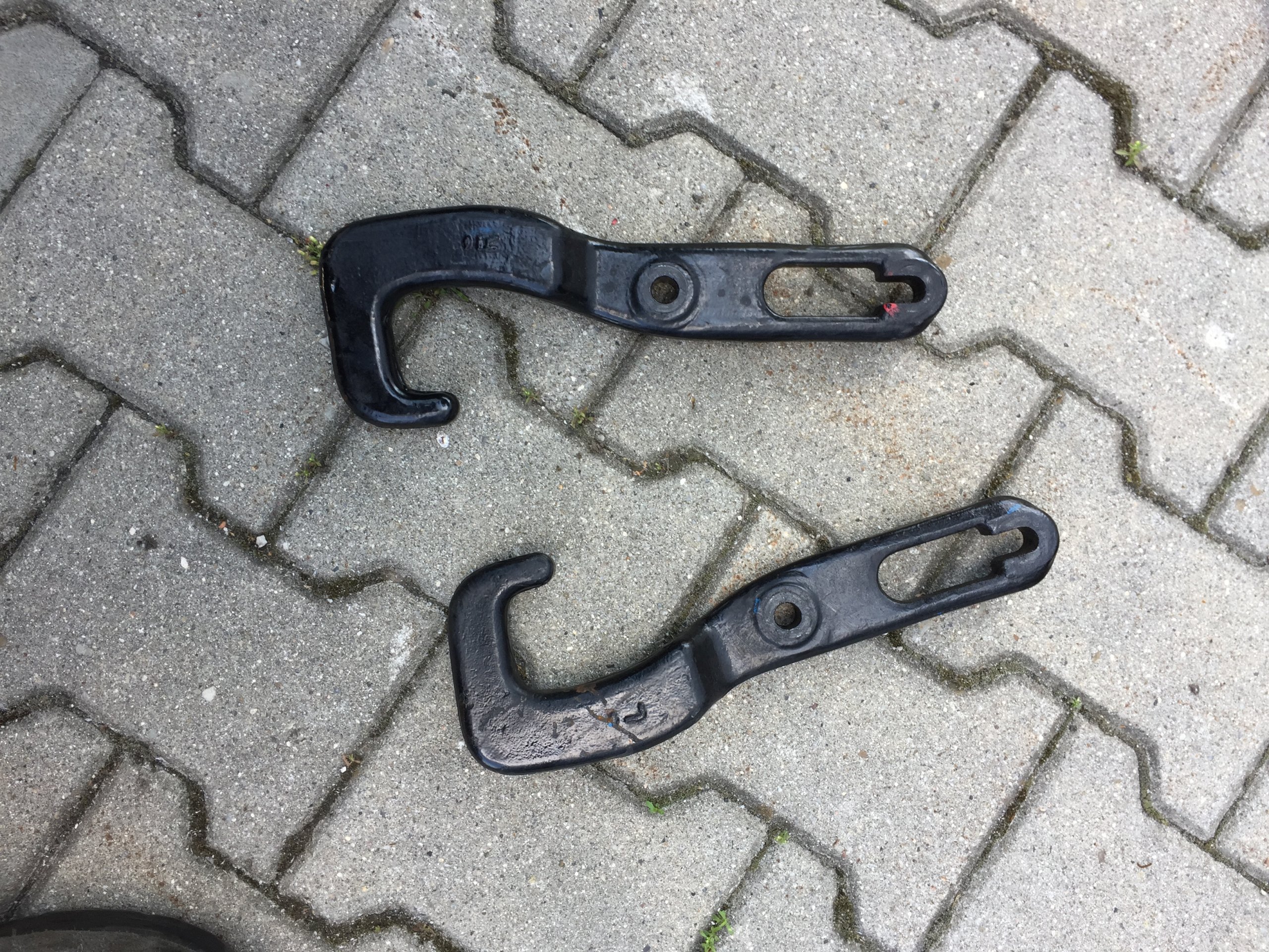 NISSAN TITAN XD V8 буксирувальний гачок переднє вухо