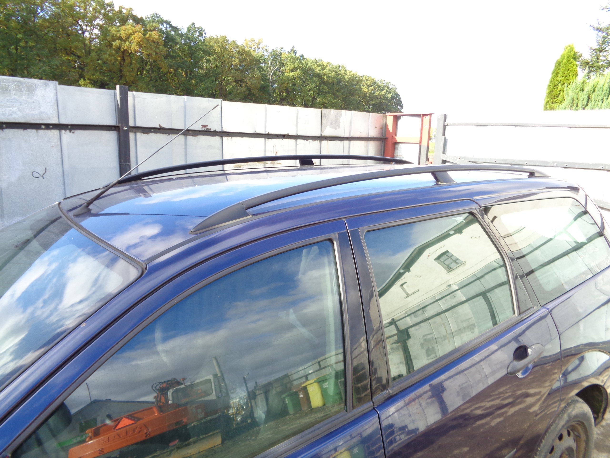 RELINGI DACHOWE FORD FOCUS MK1 98-01 KOMBI PARA Kolor czarny