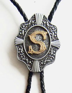 Kravata country western bolo s iniciálou S šimon stanisław seba sławek