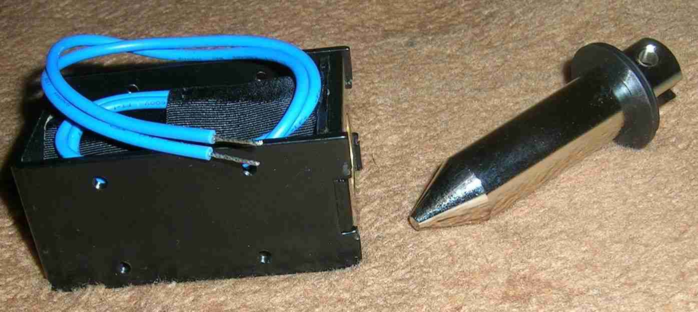 Elektromagnes Ciągnący 24V 8W 19N Producent Intertec